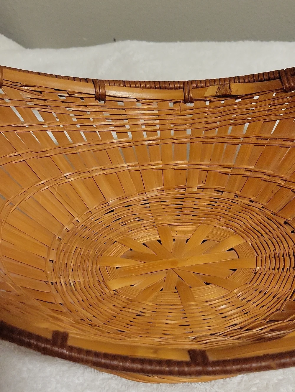 Vintage Woven Decorative Wicker Rattan Boat Shaped Basket & Handle Honey Brown.